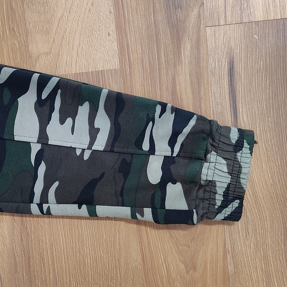 Camouflage Ladies Jogging Pants, Ladies Size Small, Workout and Casual - Picture 6 of 10